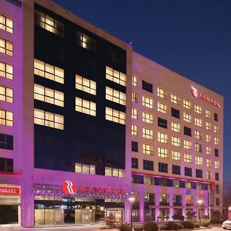 Hotel Ramada 피테슈티 외부 사진