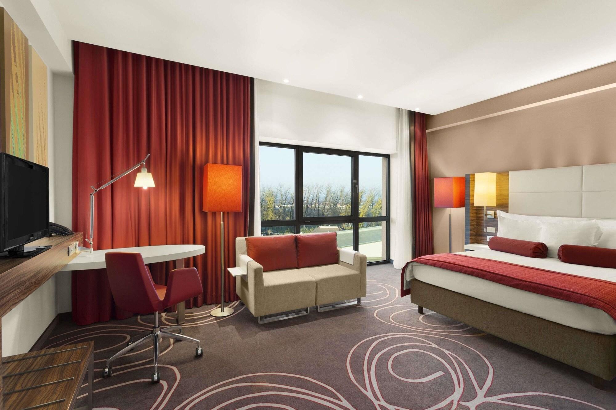 Hotel Ramada 피테슈티 외부 사진