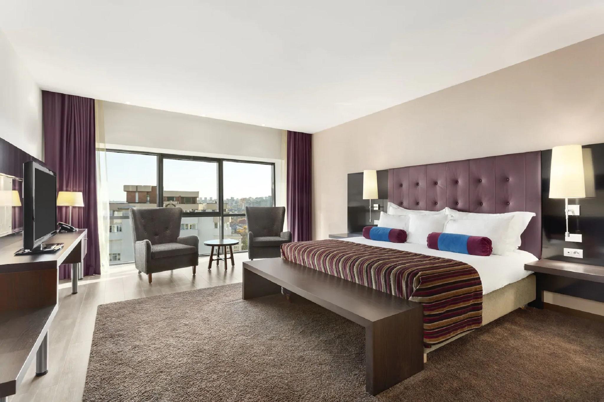 Hotel Ramada 피테슈티 외부 사진