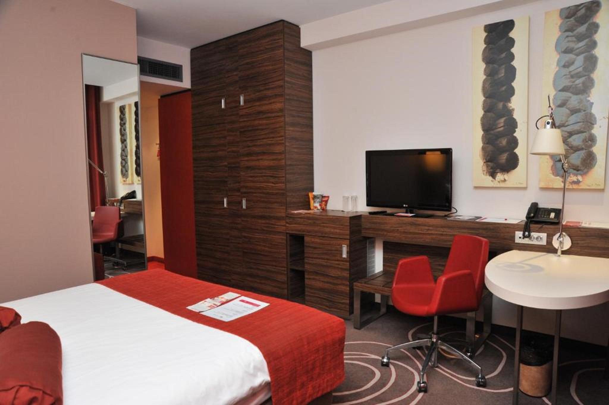 Hotel Ramada 피테슈티 외부 사진