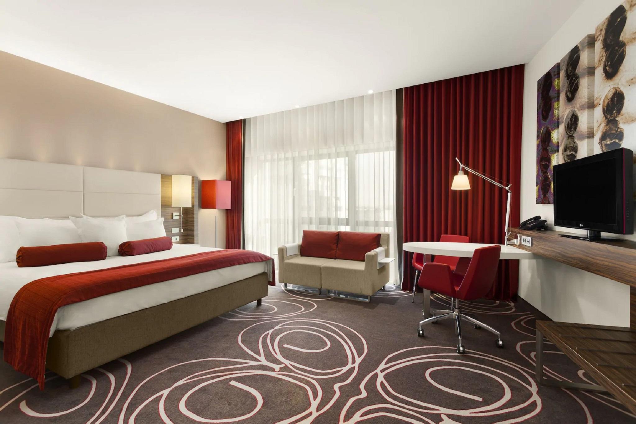 Hotel Ramada 피테슈티 외부 사진