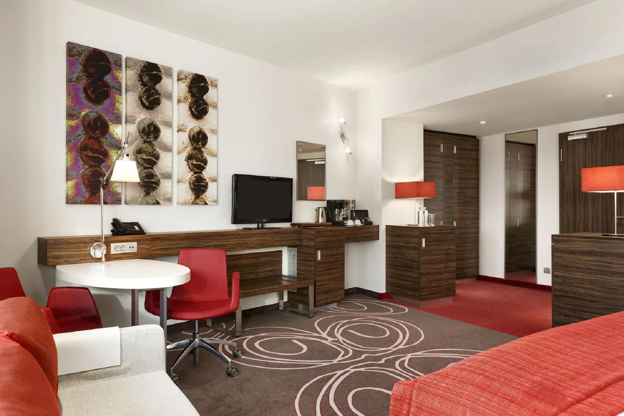 Hotel Ramada 피테슈티 외부 사진