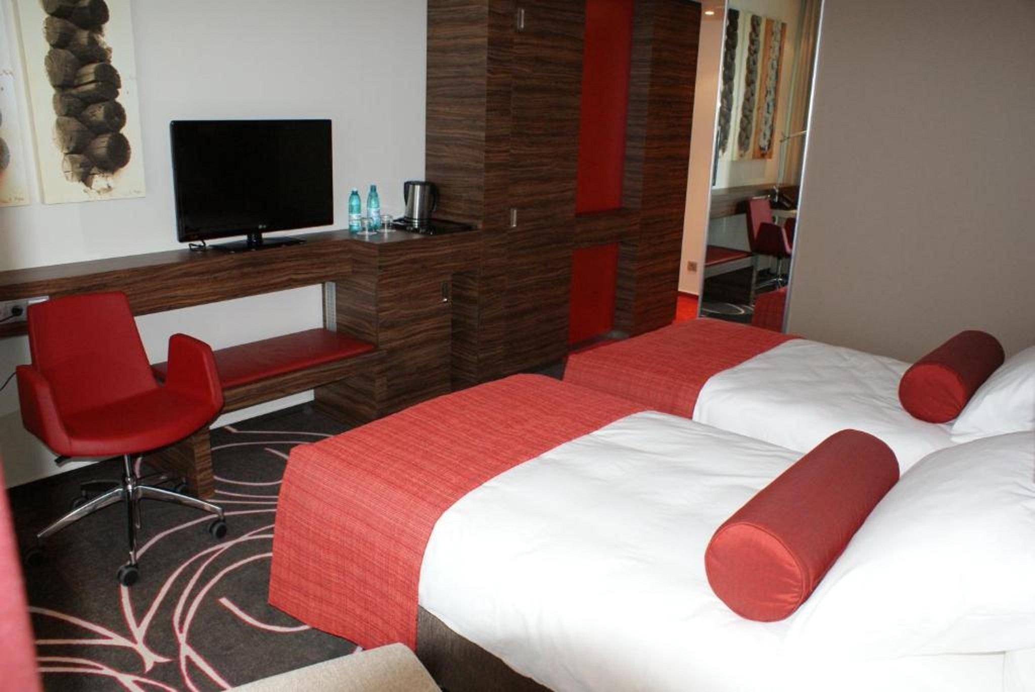 Hotel Ramada 피테슈티 외부 사진