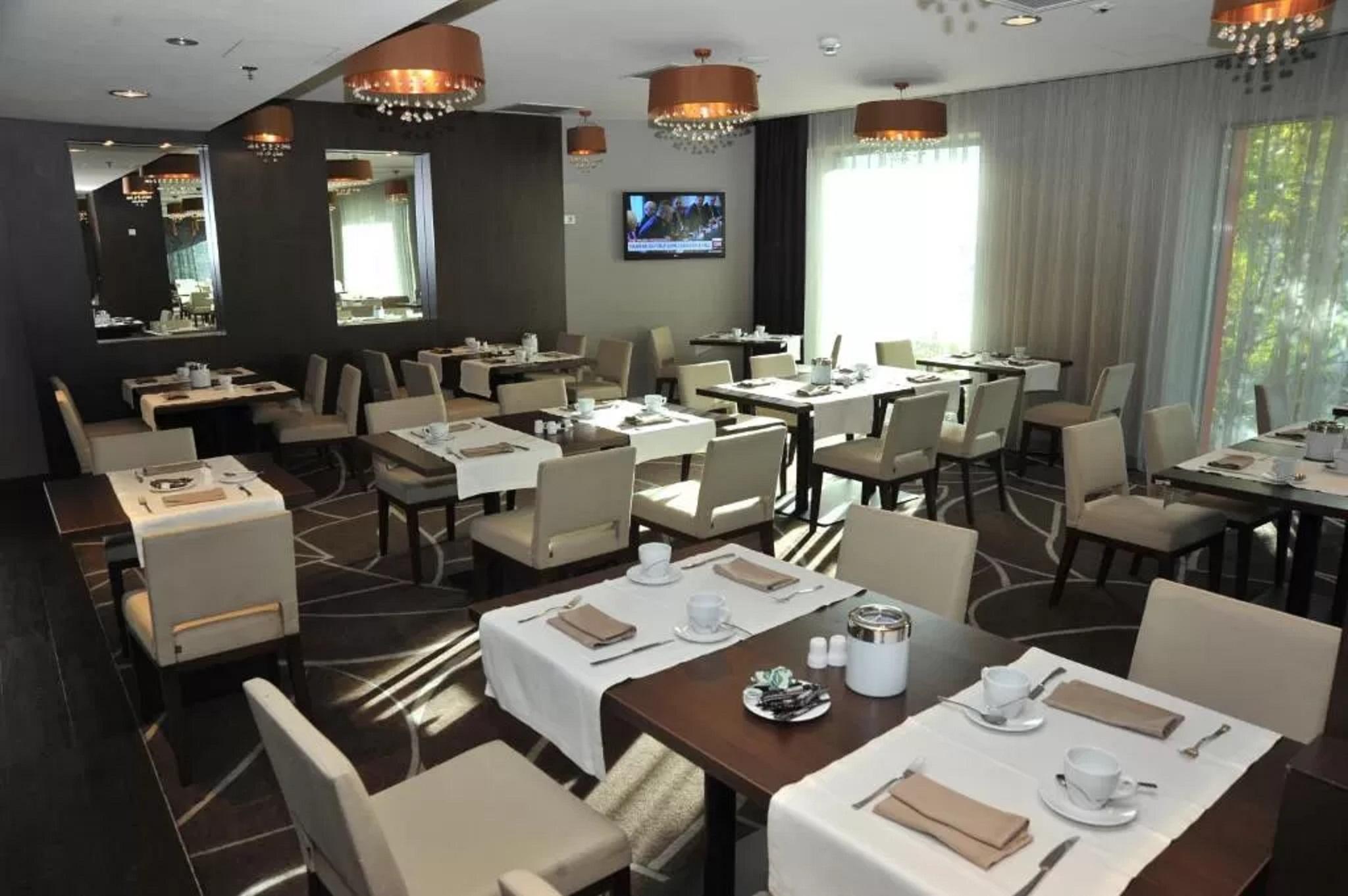 Hotel Ramada 피테슈티 외부 사진