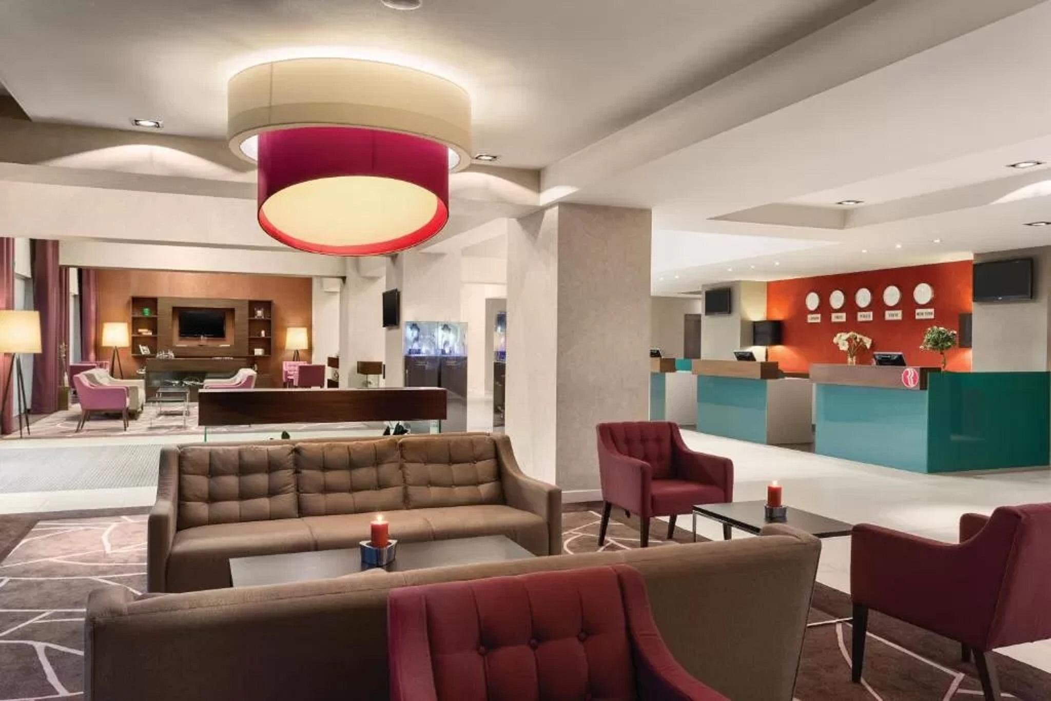 Hotel Ramada 피테슈티 외부 사진
