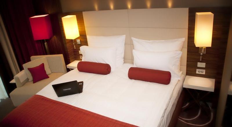 Hotel Ramada 피테슈티 외부 사진