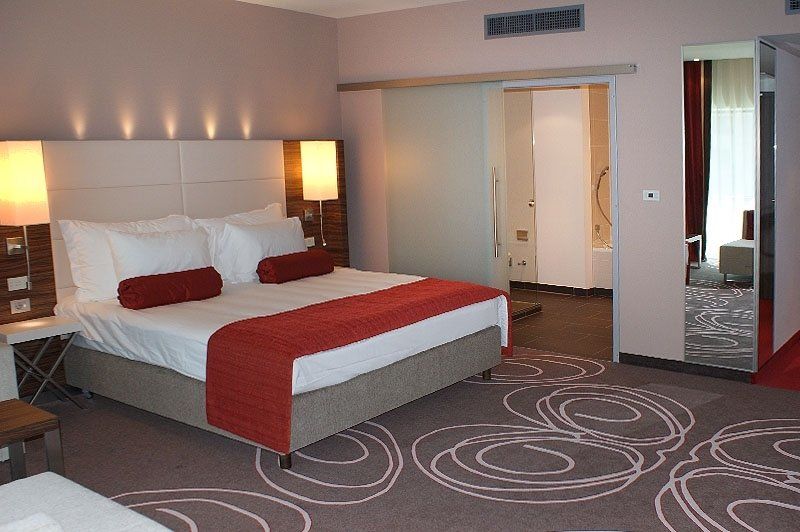 Hotel Ramada 피테슈티 외부 사진