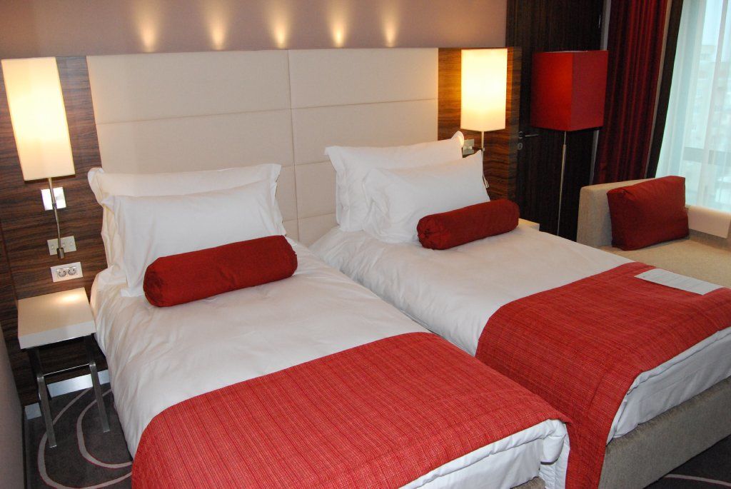 Hotel Ramada 피테슈티 외부 사진