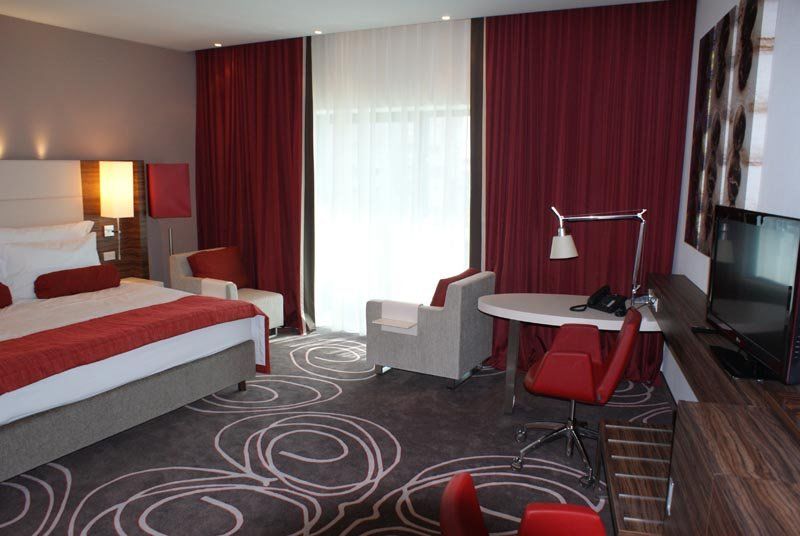 Hotel Ramada 피테슈티 외부 사진