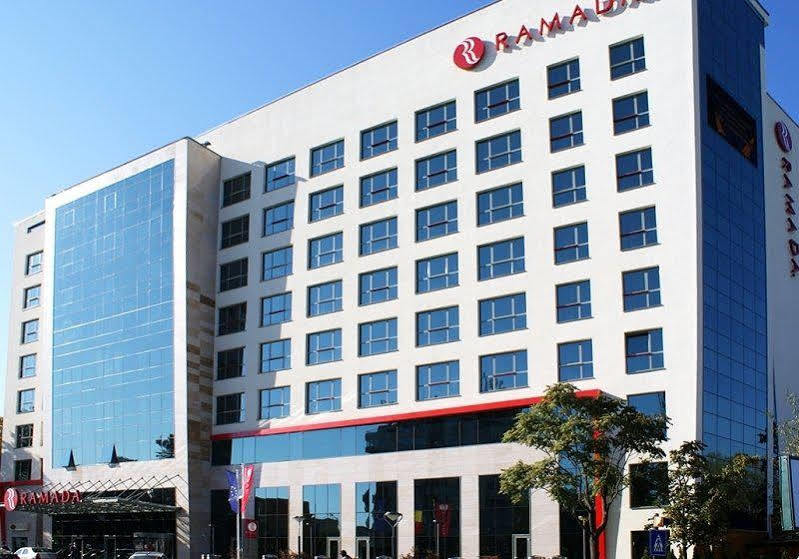 Hotel Ramada 피테슈티 외부 사진