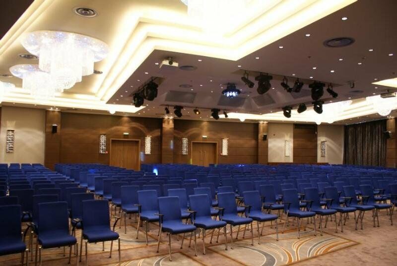 Hotel Ramada 피테슈티 외부 사진